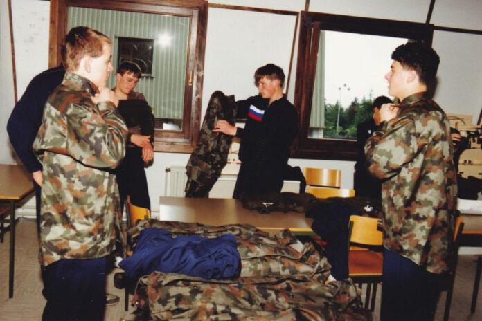 Zadolzevanje-uniforme-in-druge-opreme-9-900__FitWzk4MCw5ODAsImQyN2RiYzdlMDciXQ